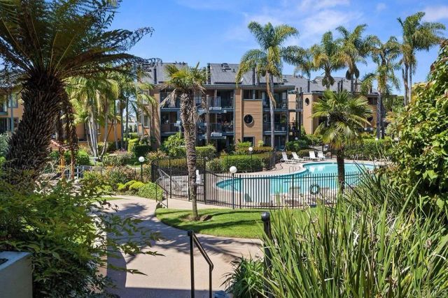 4009 Layang Layang Circle J, Carlsbad, CA 92008