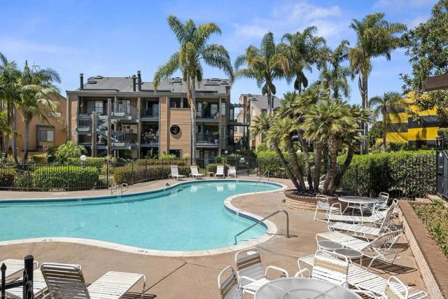 4009 Layang Layang Circle J, Carlsbad, CA 92008