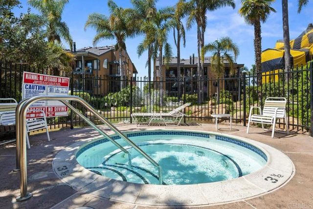 4009 Layang Layang Circle J, Carlsbad, CA 92008