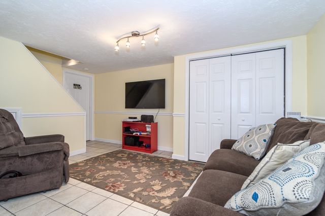 5 Pryor Rd, Natick, MA 01760
