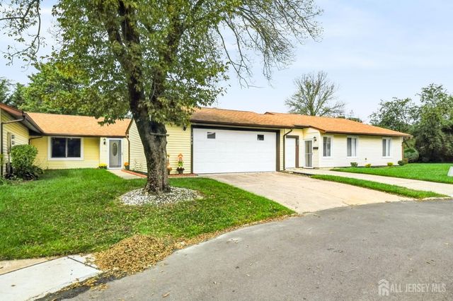 148 Maclura Plaza, Monroe, NJ 08831