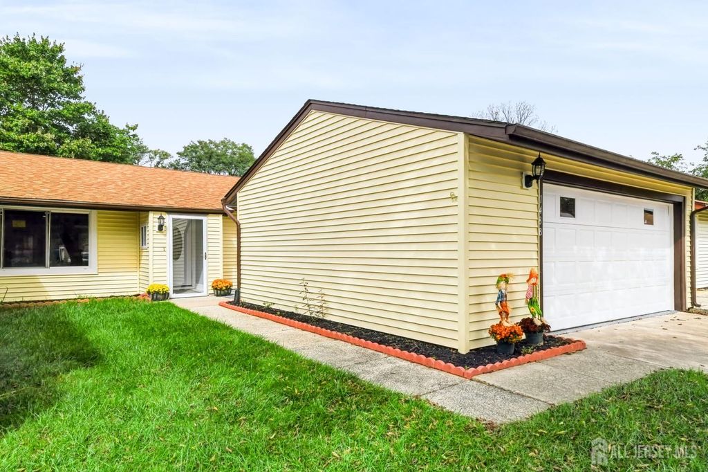 148 Maclura Plaza, Monroe, NJ 08831