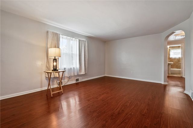 109 South Ave, Pleasant Hills, PA 15122