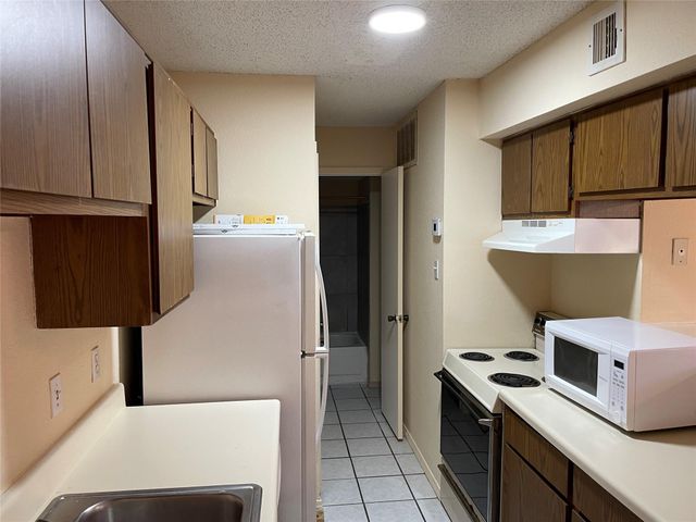 2750 Holly Hall Street 117, Houston, TX 77054