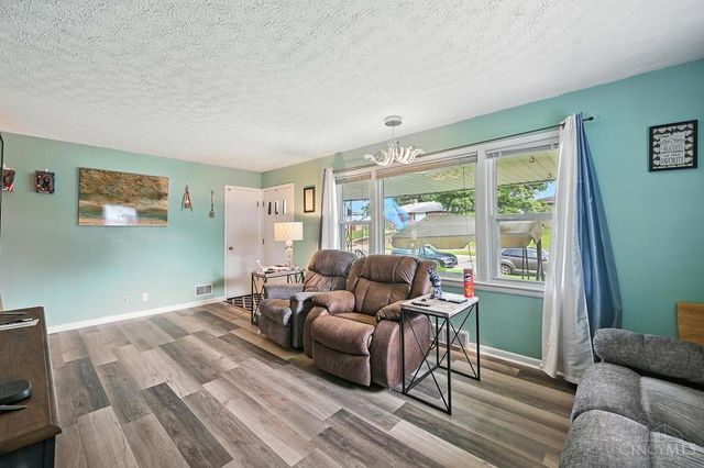 1047 Magie Avenue, Fairfield, OH 45014