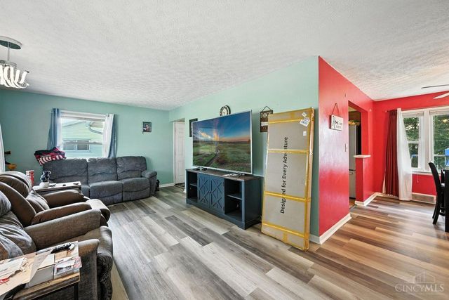 1047 Magie Avenue, Fairfield, OH 45014