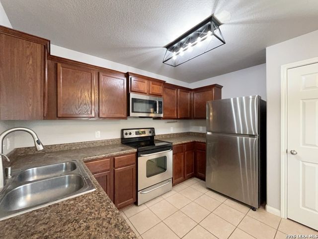 6121 Luckey Run, San Antonio, TX 78252