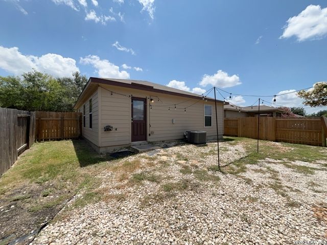 6121 Luckey Run, San Antonio, TX 78252