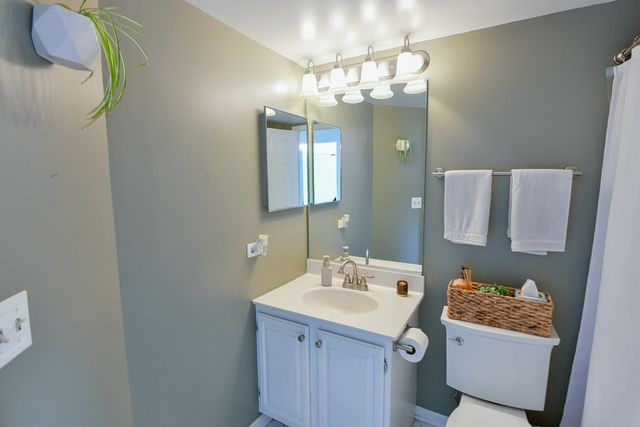 5690 Delaware Avenue, Gurnee, IL 60031