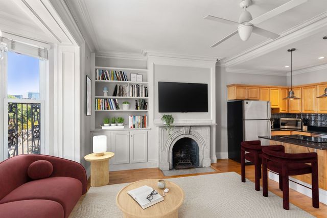 100 Charles St 4, Boston, MA 02114