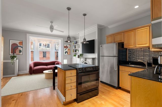 100 Charles St 4, Boston, MA 02114