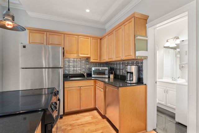 100 Charles St 4, Boston, MA 02114