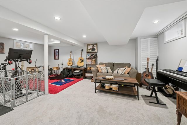 3114 W Jerome Street, Chicago, IL 60645