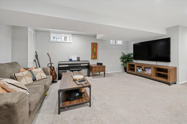 3114 W Jerome Street, Chicago, IL 60645
