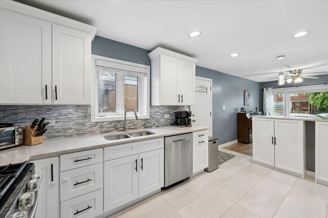3114 W Jerome Street, Chicago, IL 60645
