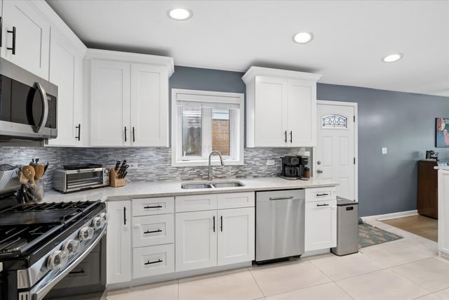 3114 W Jerome Street, Chicago, IL 60645
