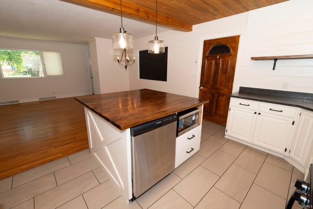 18140 Brightlingsea Place, South Bend, IN 46637
