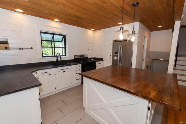 18140 Brightlingsea Place, South Bend, IN 46637