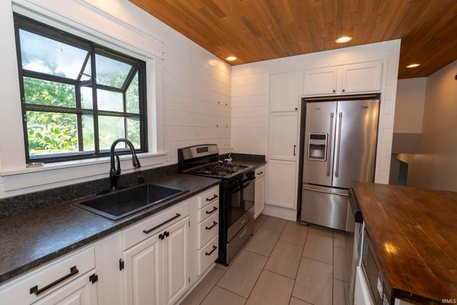 18140 Brightlingsea Place, South Bend, IN 46637