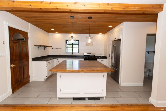 18140 Brightlingsea Place, South Bend, IN 46637