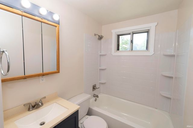 18140 Brightlingsea Place, South Bend, IN 46637