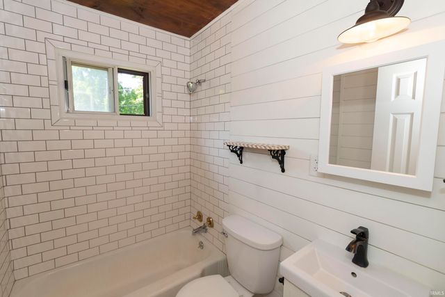 18140 Brightlingsea Place, South Bend, IN 46637