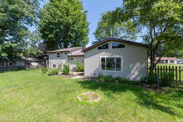18140 Brightlingsea Place, South Bend, IN 46637