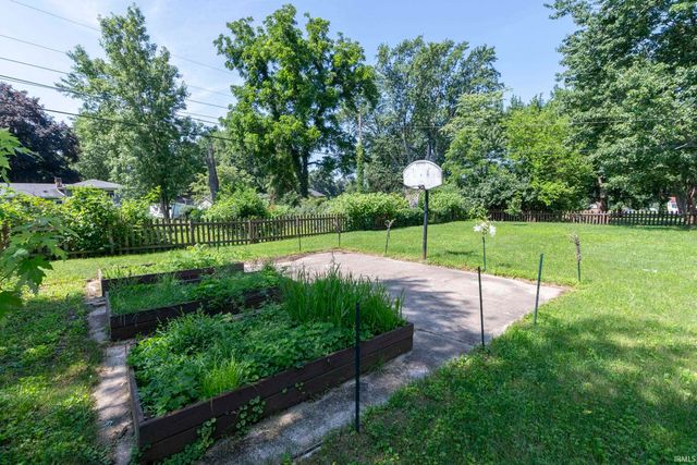 18140 Brightlingsea Place, South Bend, IN 46637