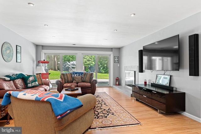 5 MARTINS CIR, Newtown Square, PA 19073
