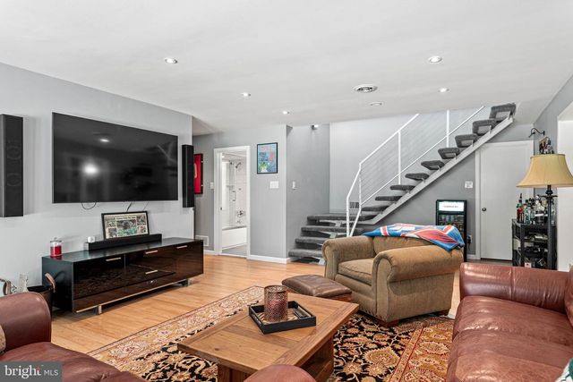 5 MARTINS CIR, Newtown Square, PA 19073