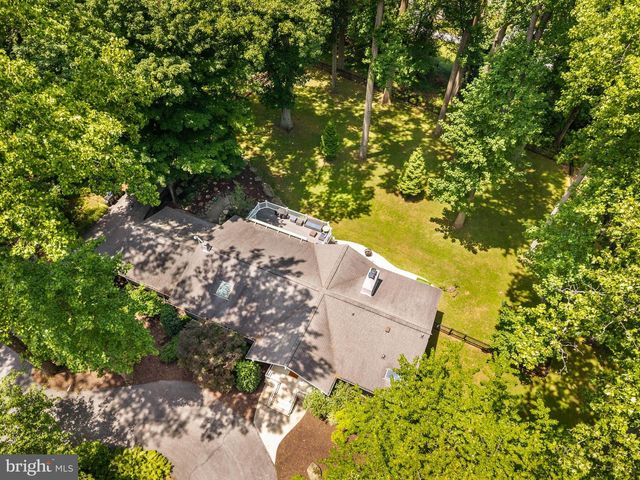 5 MARTINS CIR, Newtown Square, PA 19073