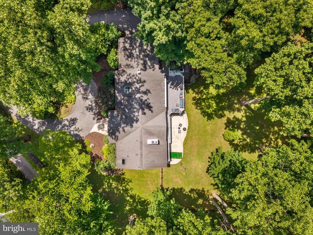 5 MARTINS CIR, Newtown Square, PA 19073
