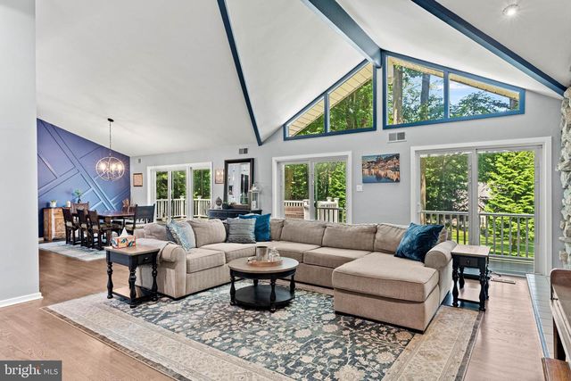 5 MARTINS CIR, Newtown Square, PA 19073
