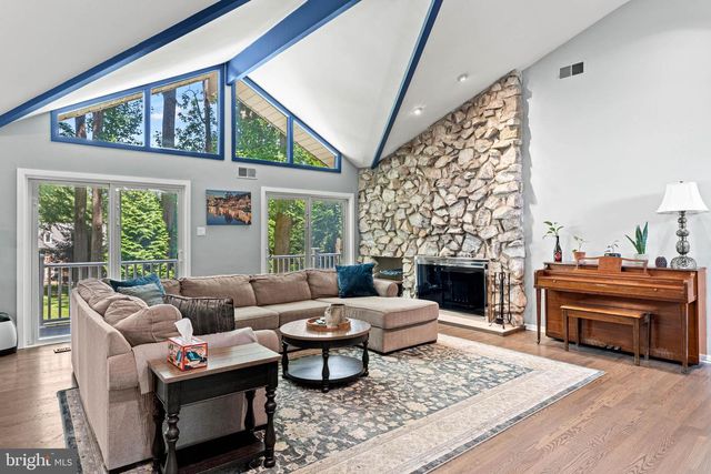 5 MARTINS CIR, Newtown Square, PA 19073