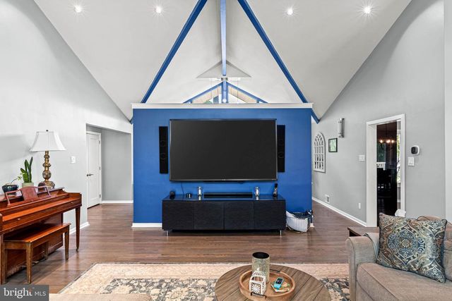 5 MARTINS CIR, Newtown Square, PA 19073