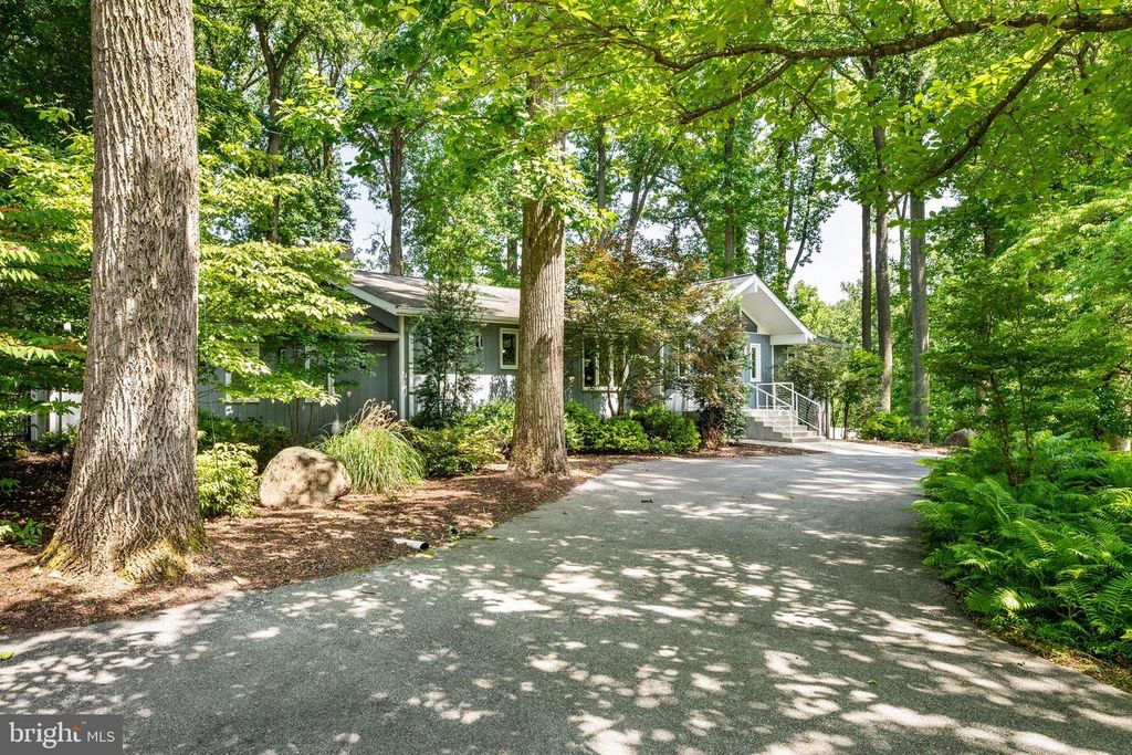 5 MARTINS CIR, Newtown Square, PA 19073