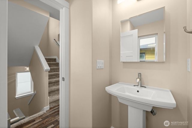 6423 Ellis Avenue S, Seattle, WA 98108