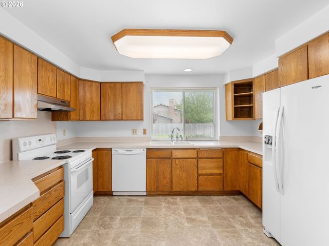 17920 Nw TILLAMOOK Dr, Portland, OR 97229