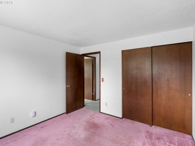 17920 Nw TILLAMOOK Dr, Portland, OR 97229
