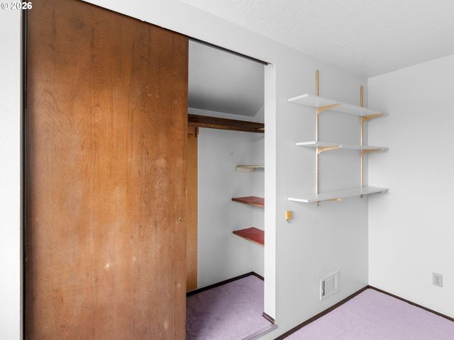 17920 Nw TILLAMOOK Dr, Portland, OR 97229