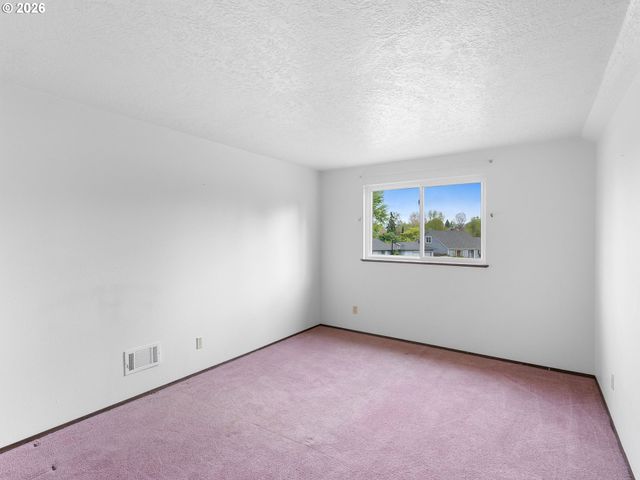 17920 Nw TILLAMOOK Dr, Portland, OR 97229