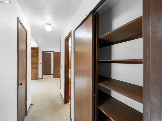 17920 Nw TILLAMOOK Dr, Portland, OR 97229