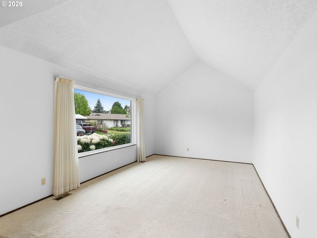 17920 Nw TILLAMOOK Dr, Portland, OR 97229