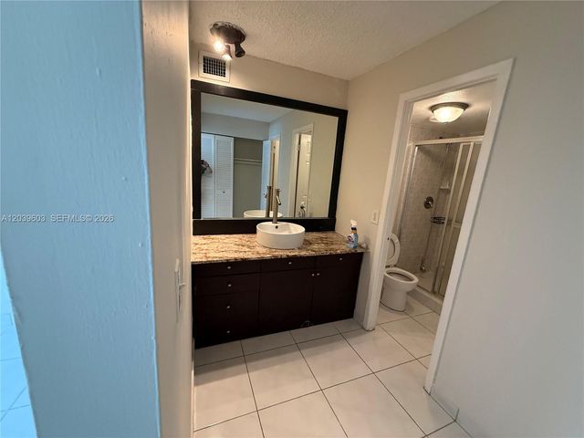 401 Golden Isles Dr 202, Hallandale Beach, FL 33009
