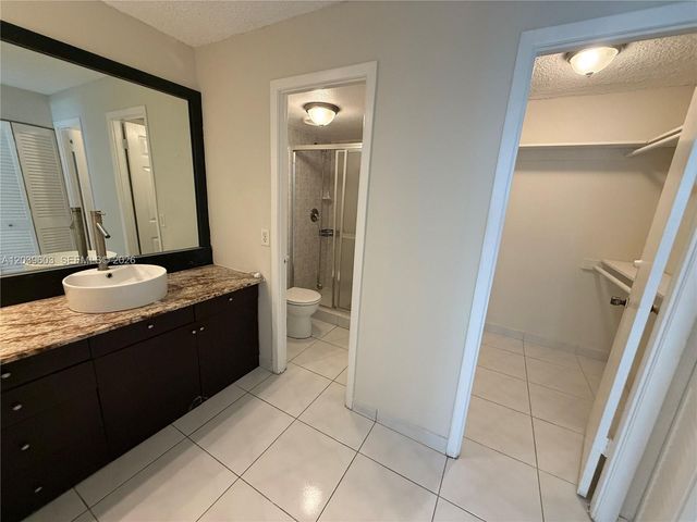 401 Golden Isles Dr 202, Hallandale Beach, FL 33009