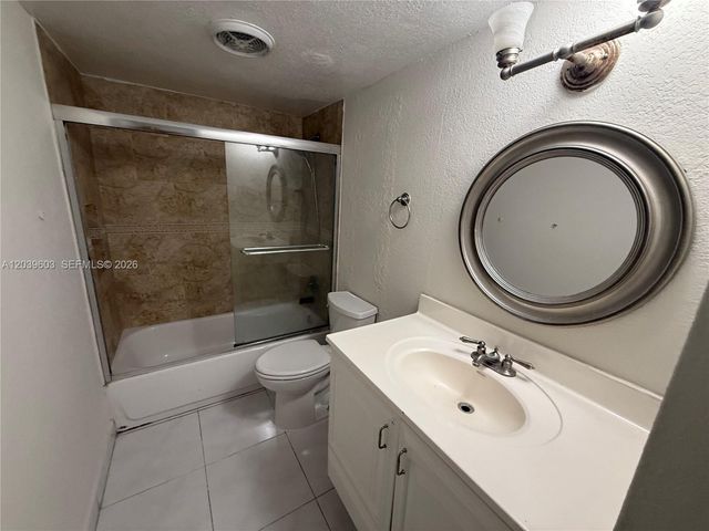401 Golden Isles Dr 202, Hallandale Beach, FL 33009