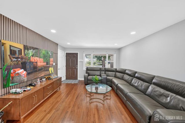 59 Eden Avenue, Edison, NJ 08817