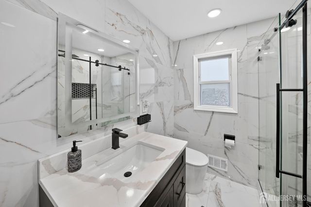 59 Eden Avenue, Edison, NJ 08817