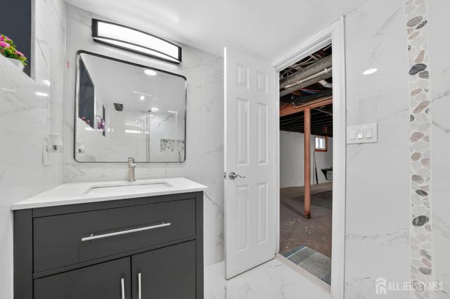 59 Eden Avenue, Edison, NJ 08817