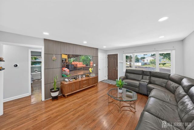 59 Eden Avenue, Edison, NJ 08817